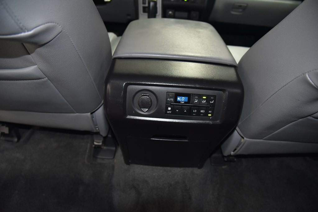 2014 Toyota Sequoia Image 36
