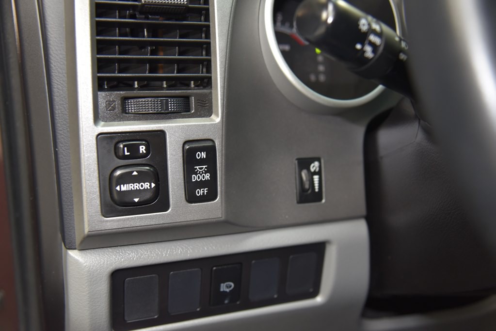 2014 Toyota Sequoia Image 38