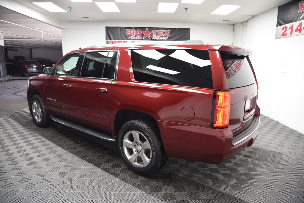 2017 Chevrolet Suburban Image 3