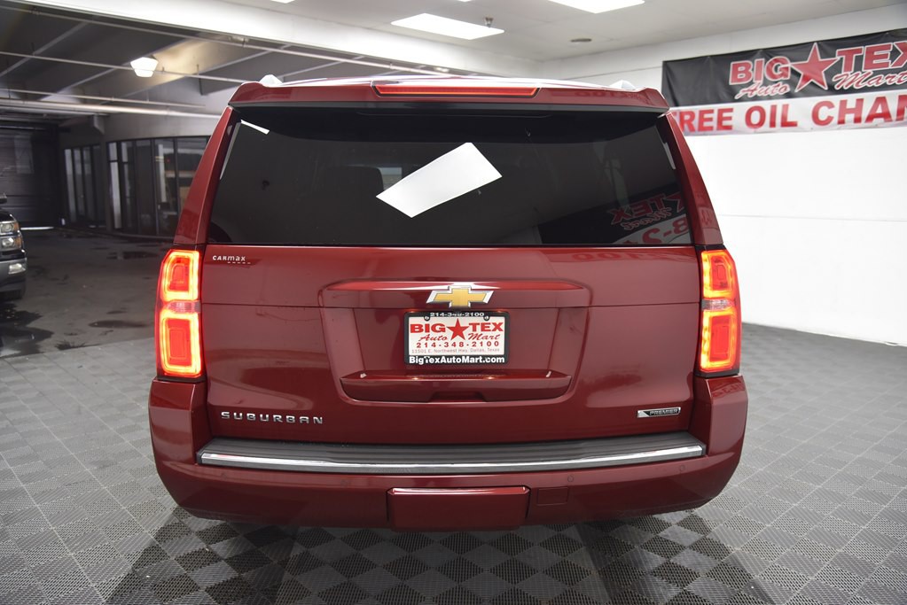 2017 Chevrolet Suburban Image 4