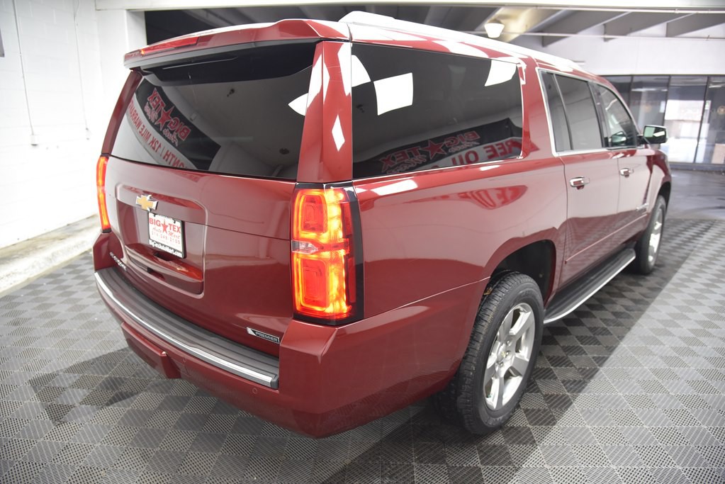 2017 Chevrolet Suburban Image 5