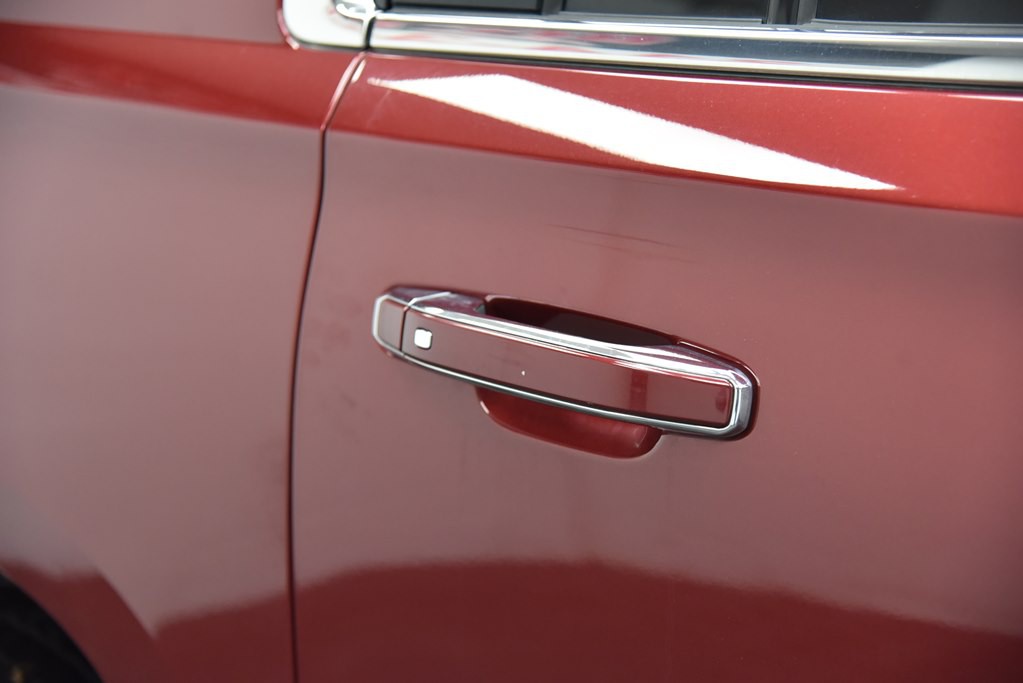 2017 Chevrolet Suburban Image 16