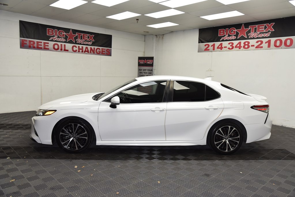 2019 Toyota Camry Image 2