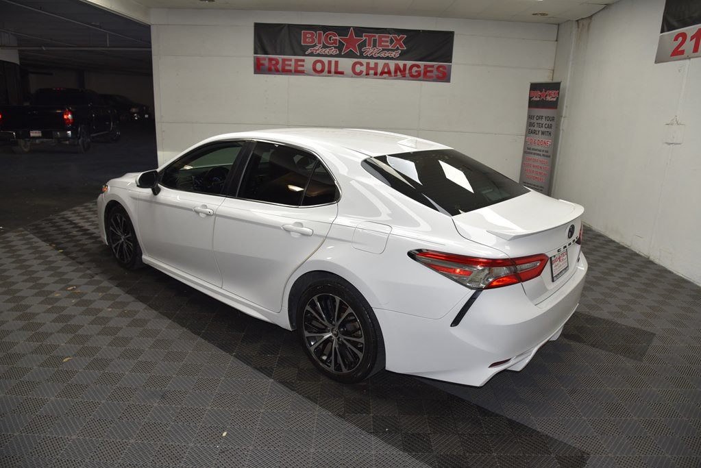 2019 Toyota Camry Image 3