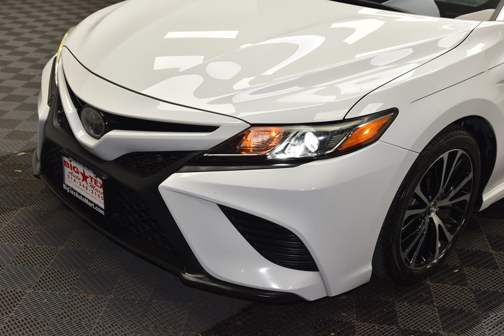 2019 Toyota Camry Image 10