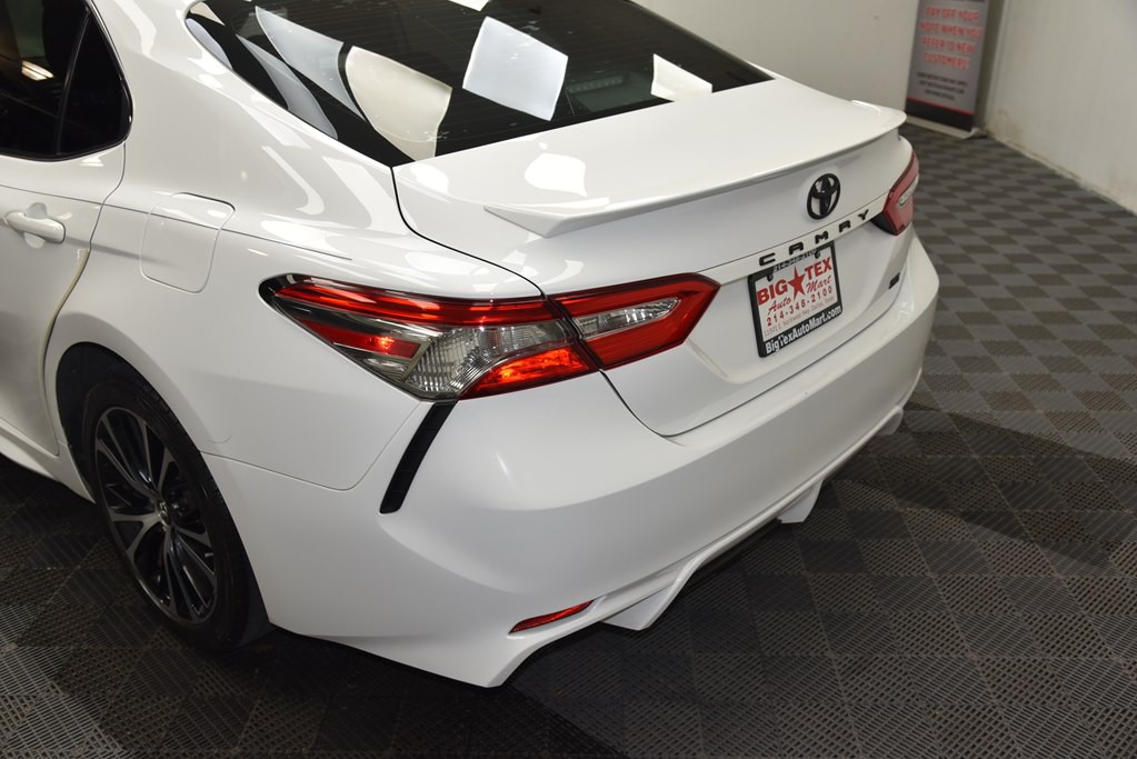 2019 Toyota Camry Image 14