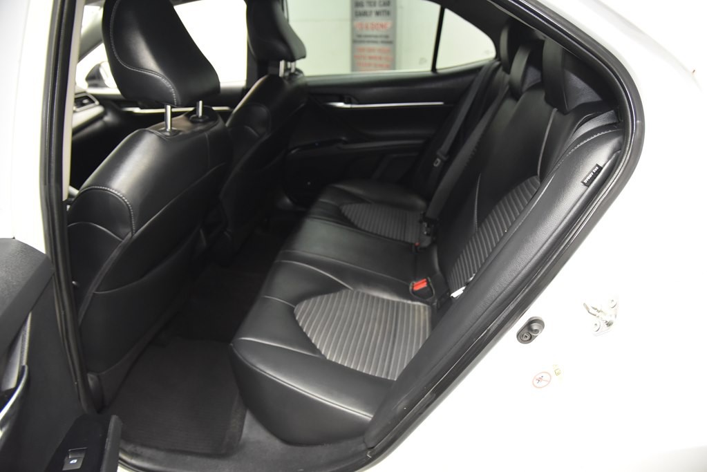 2019 Toyota Camry Image 17