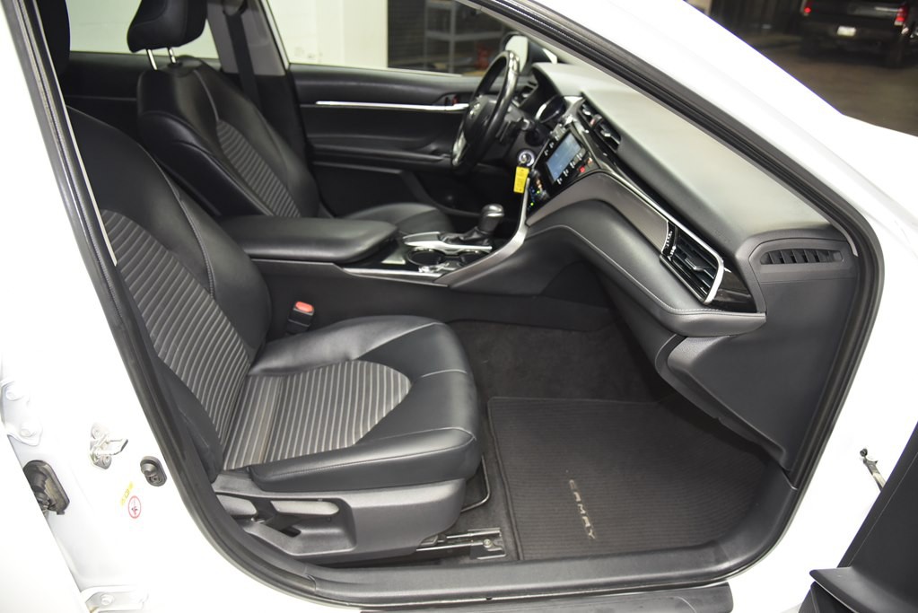 2019 Toyota Camry Image 26
