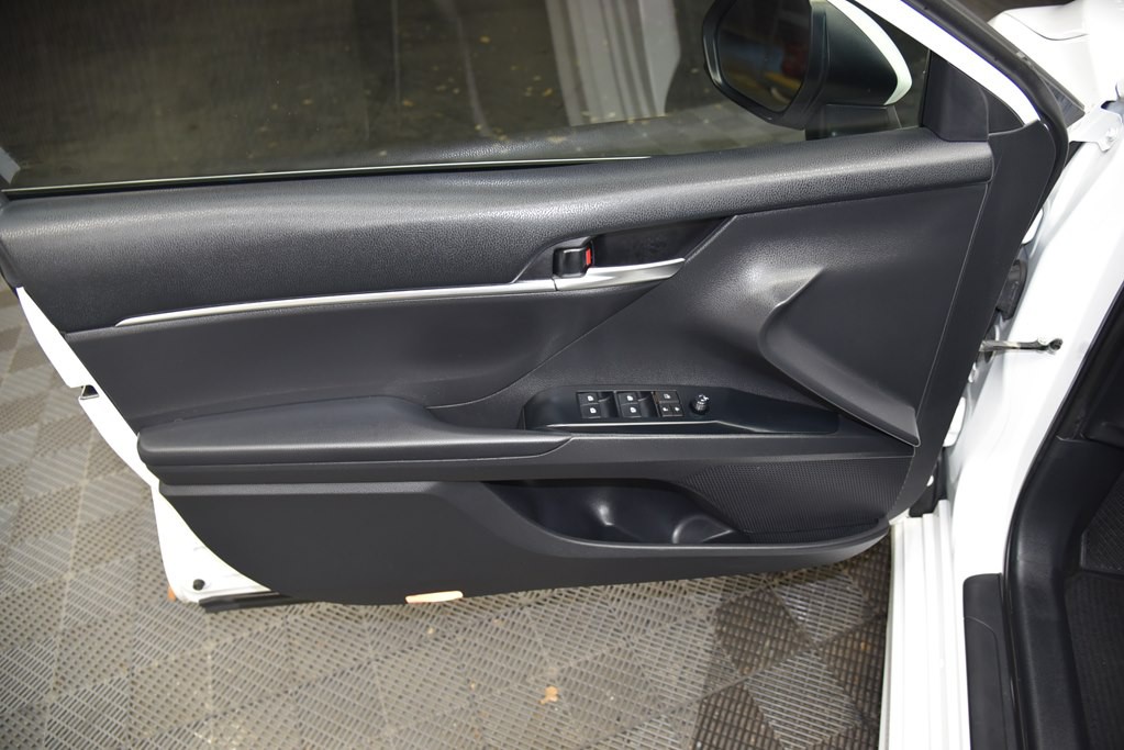2019 Toyota Camry Image 32
