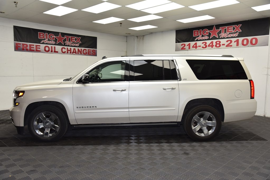 2015 Chevrolet Suburban Image 2