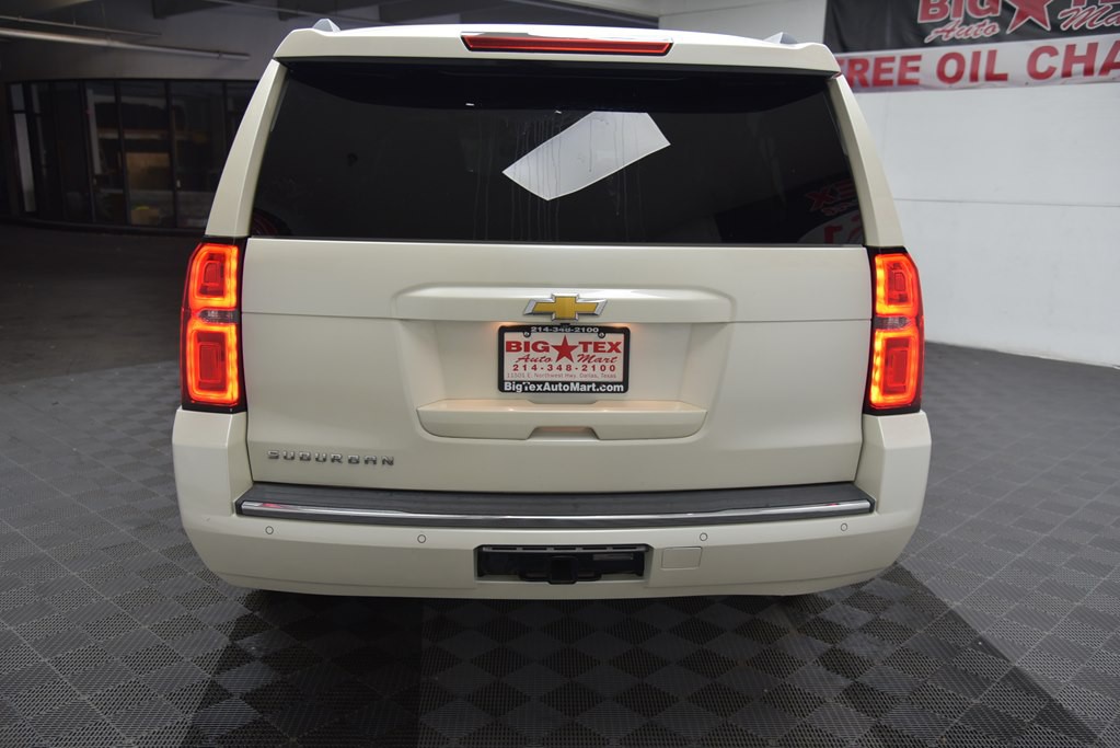 2015 Chevrolet Suburban Image 4