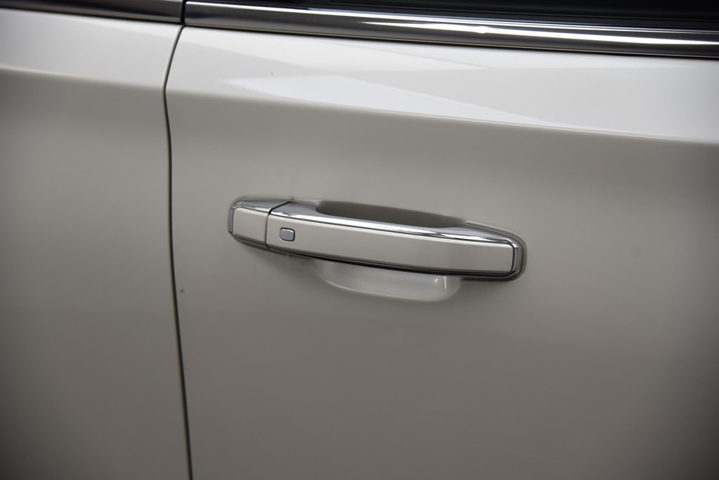 2015 Chevrolet Suburban Image 14