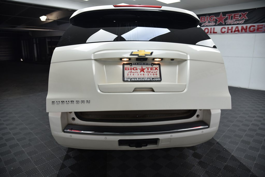 2015 Chevrolet Suburban Image 17