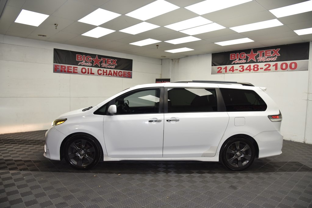 2015 Toyota Sienna Image 3