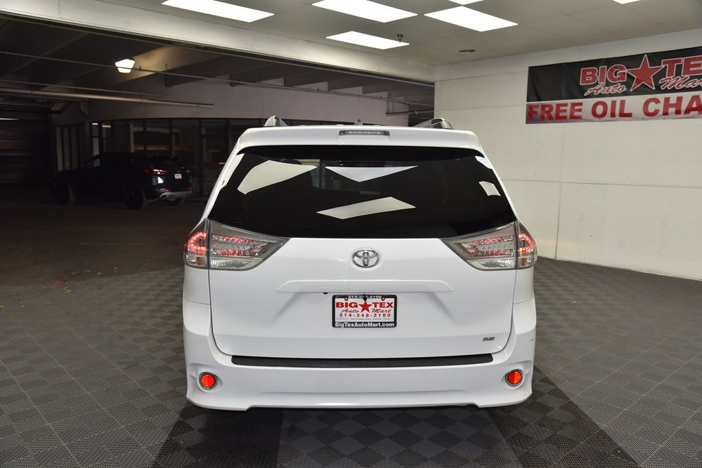 2015 Toyota Sienna Image 5