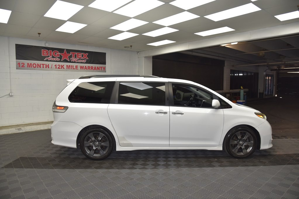 2015 Toyota Sienna Image 7