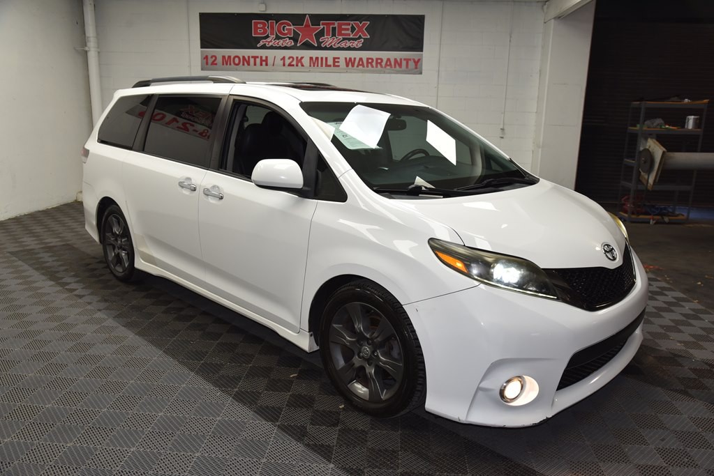 2015 Toyota Sienna Image 8