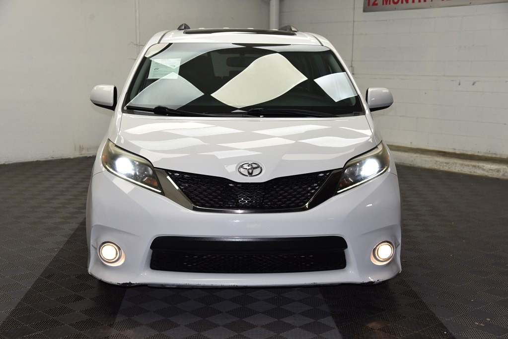 2015 Toyota Sienna Image 9