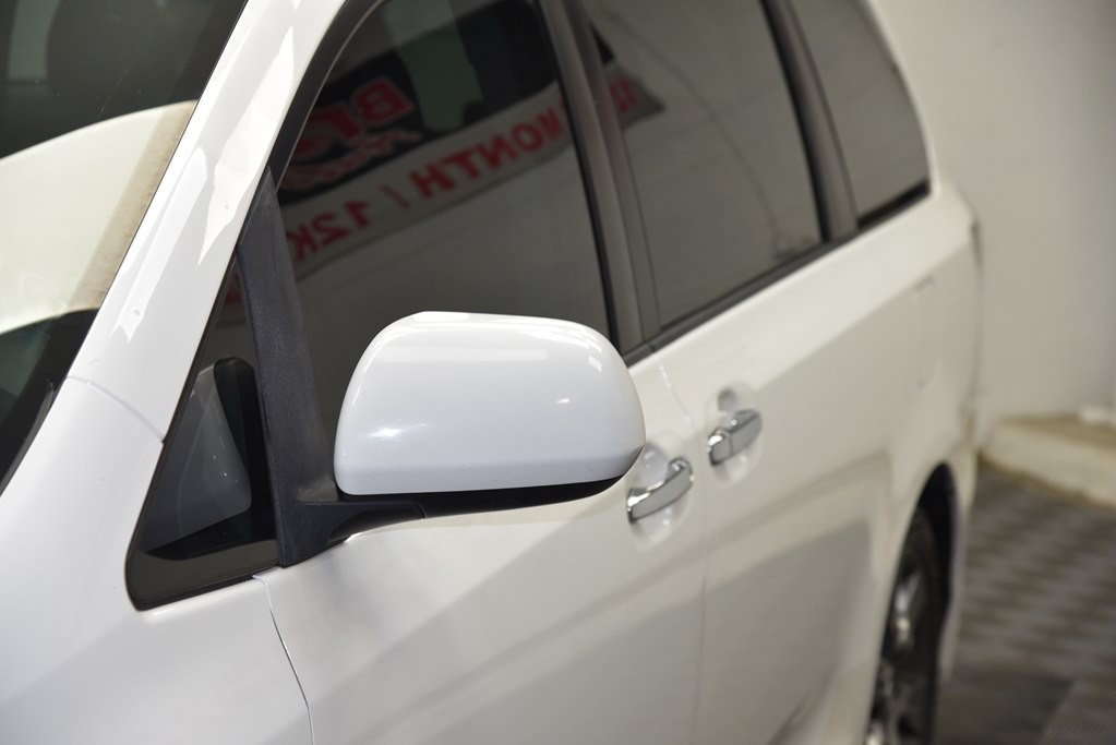 2015 Toyota Sienna Image 11