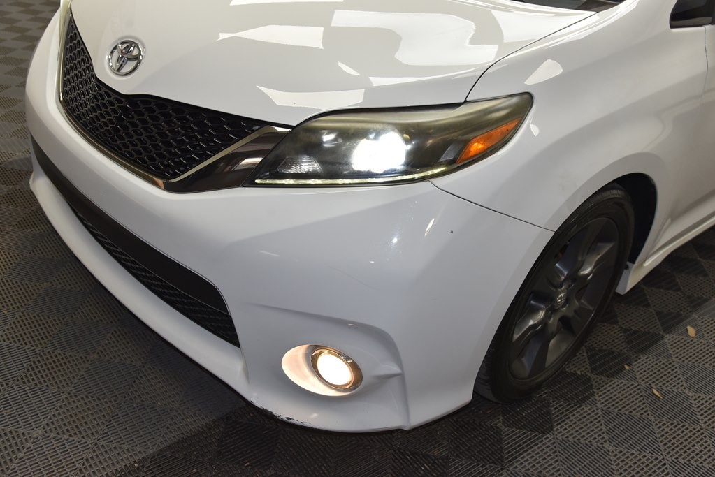 2015 Toyota Sienna Image 12