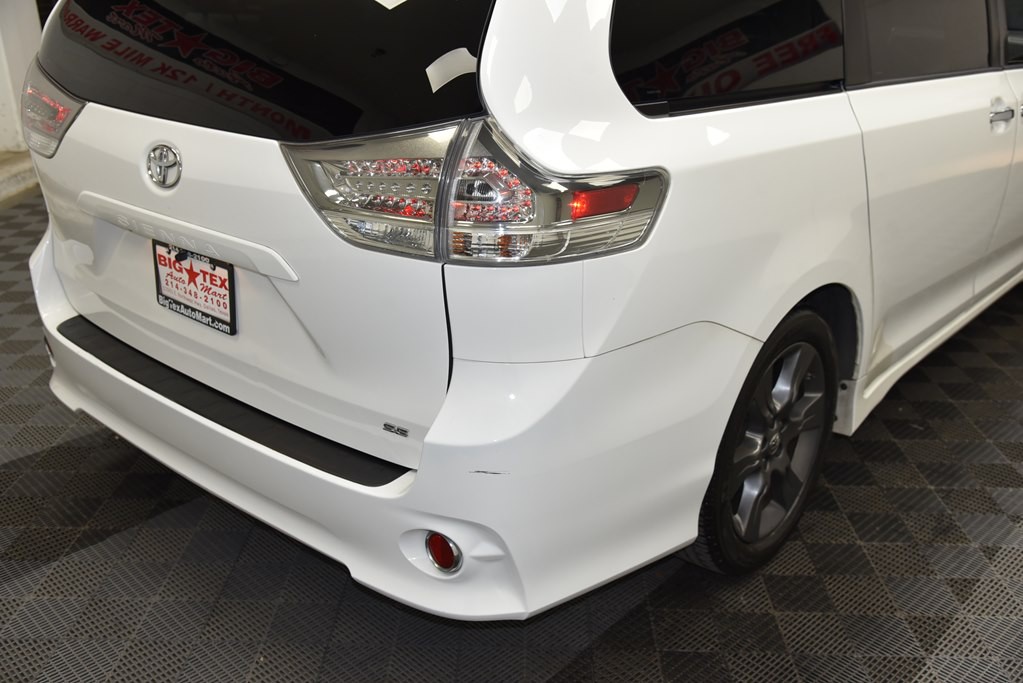 2015 Toyota Sienna Image 15