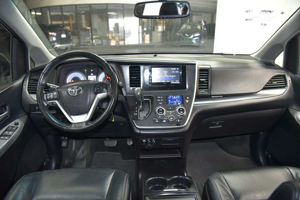 2015 Toyota Sienna Image 20