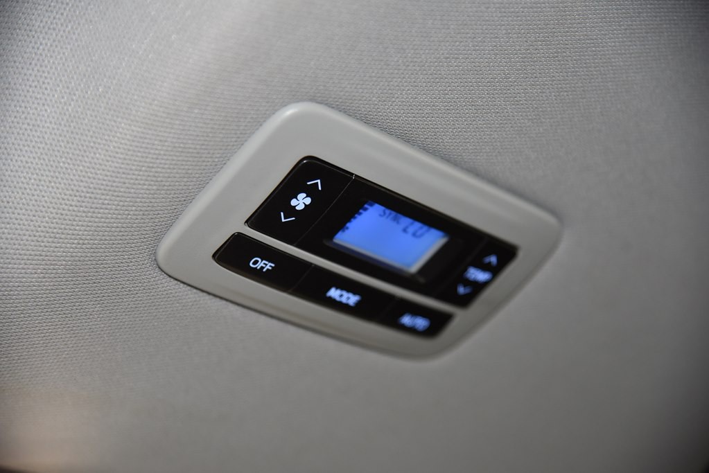 2015 Toyota Sienna Image 22