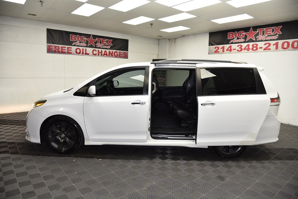 2015 Toyota Sienna Image 23