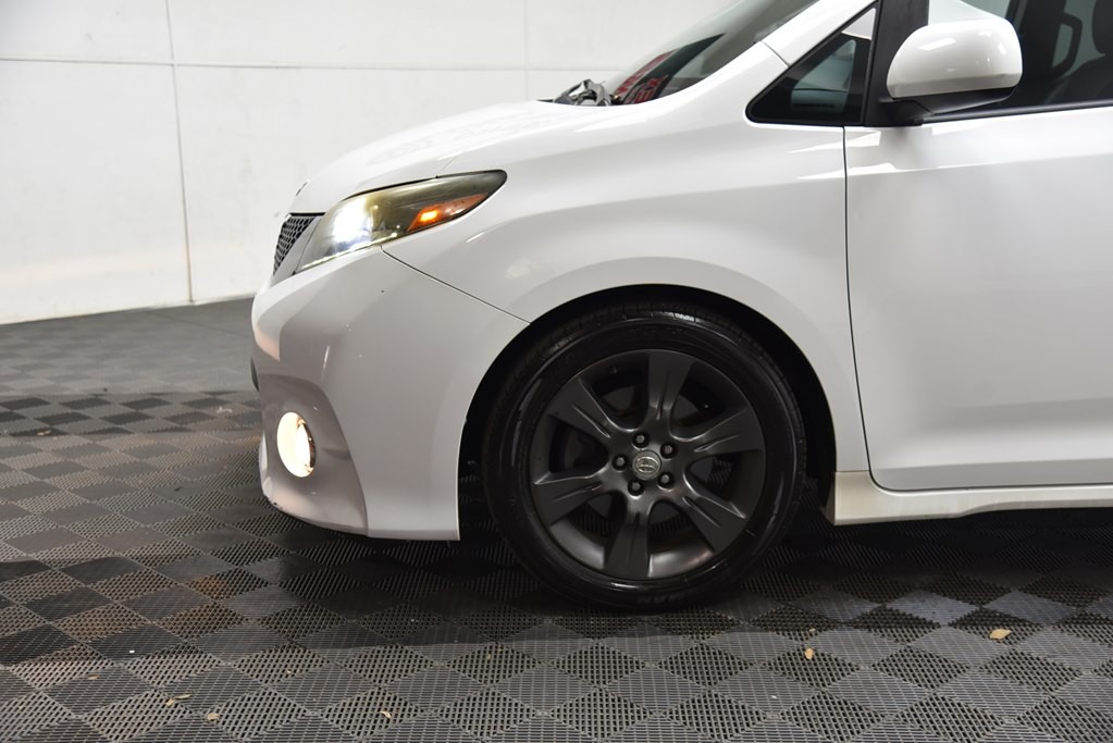 2015 Toyota Sienna Image 33