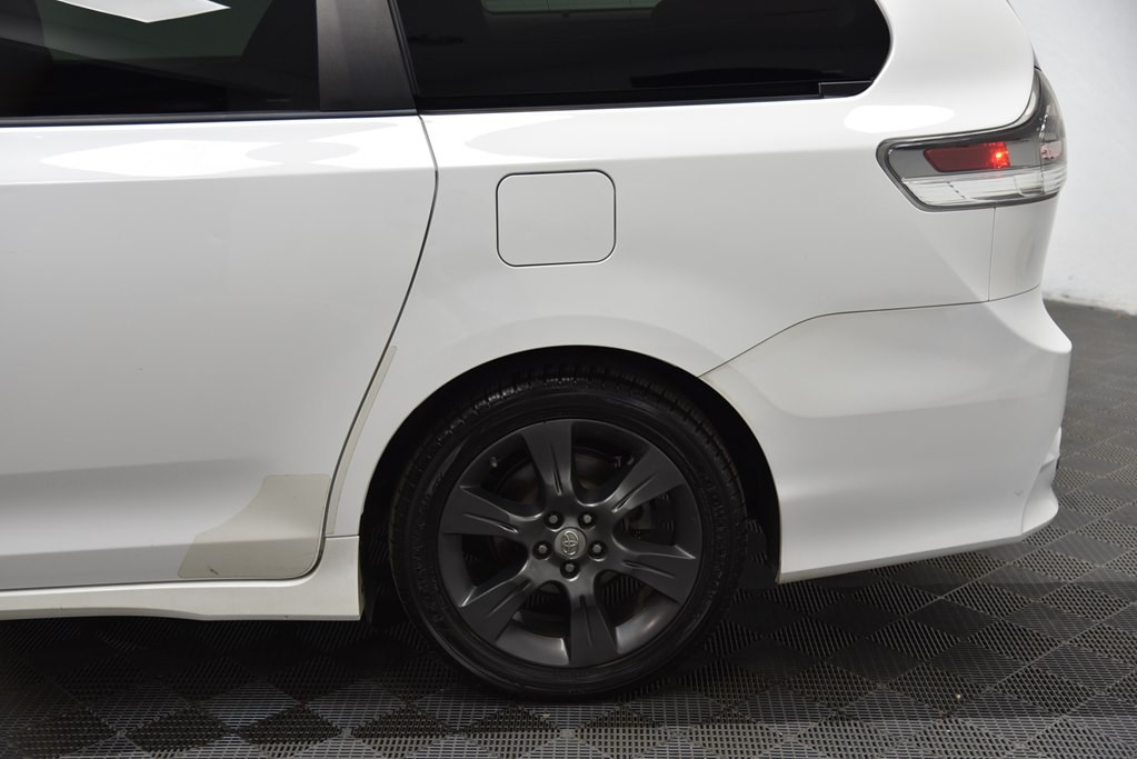 2015 Toyota Sienna Image 34