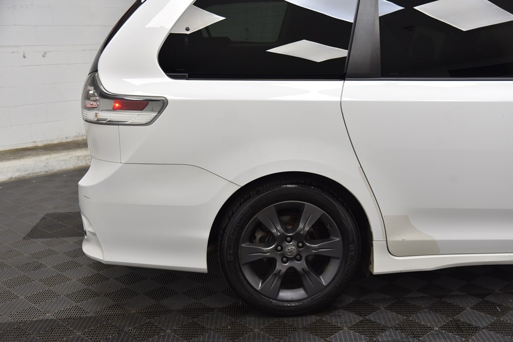 2015 Toyota Sienna Image 35