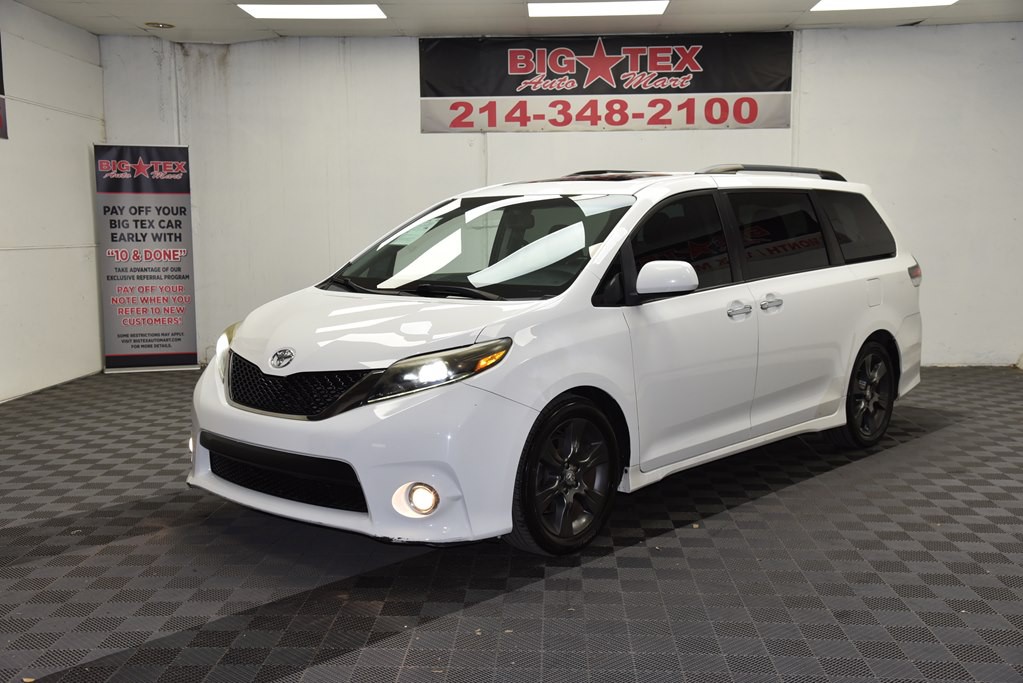 2015 Toyota Sienna Image 1