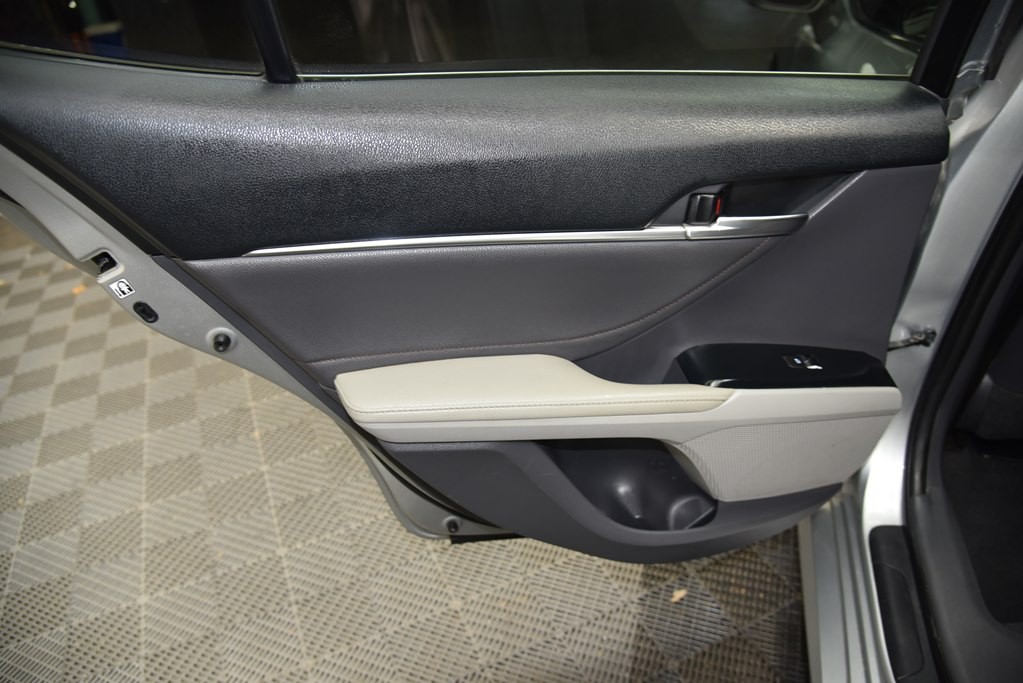 2018 Toyota Camry Image 18