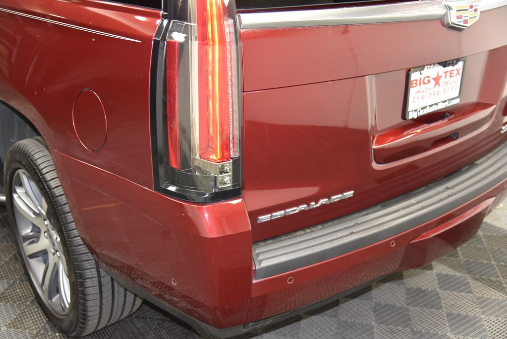 2017 Cadillac Escalade Image 16