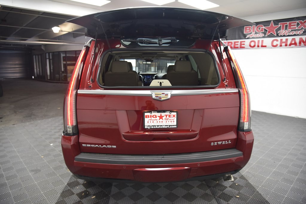 2017 Cadillac Escalade Image 17