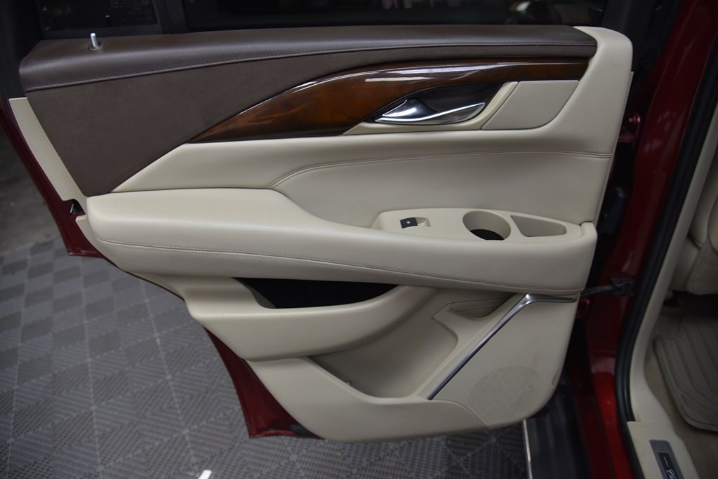 2017 Cadillac Escalade Image 27