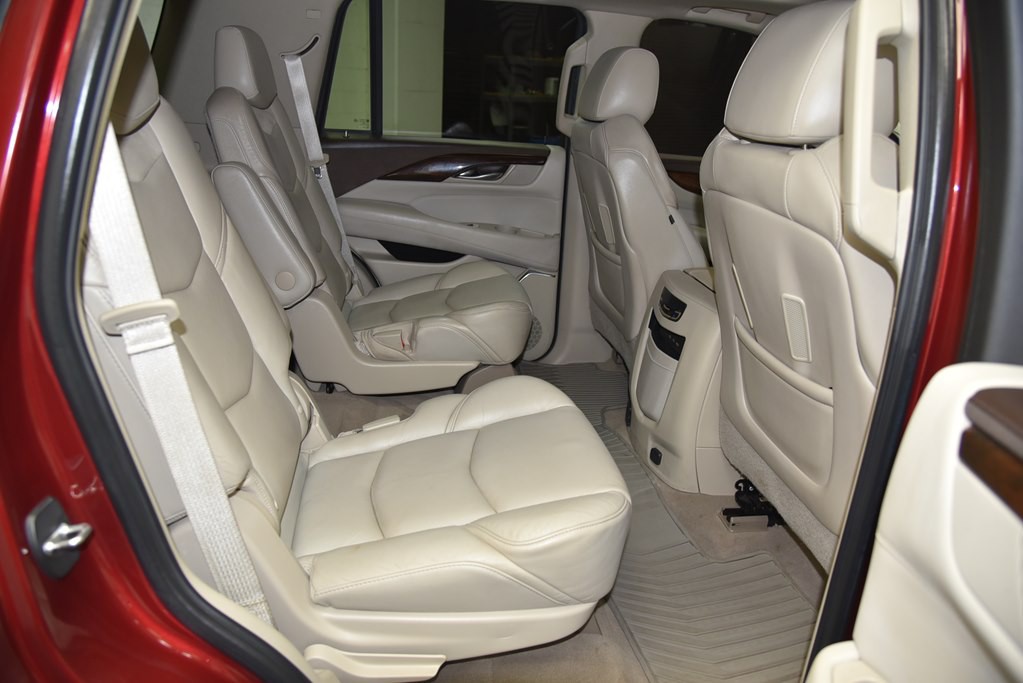 2017 Cadillac Escalade Image 31