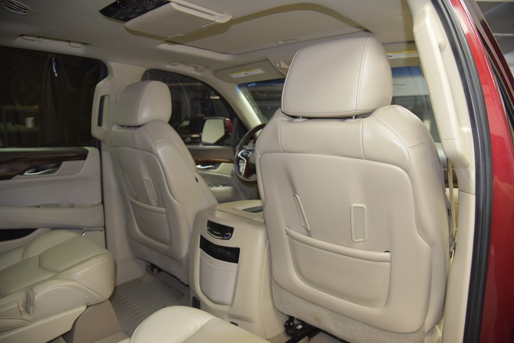 2017 Cadillac Escalade Image 32