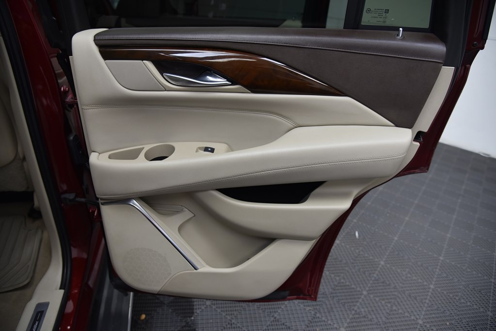 2017 Cadillac Escalade Image 33