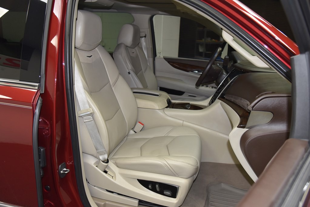 2017 Cadillac Escalade Image 34