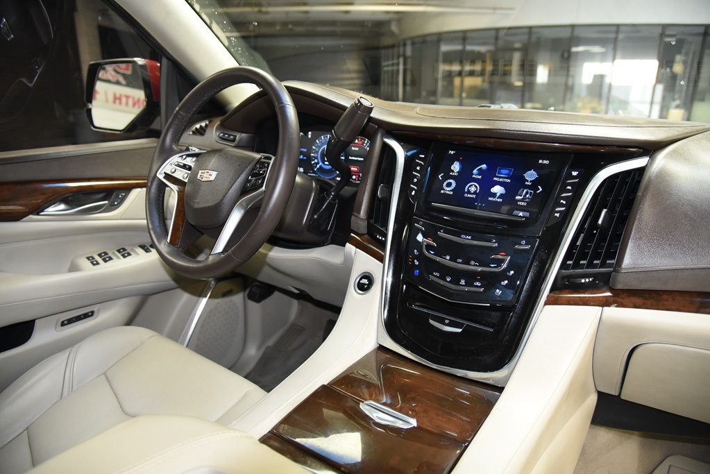 2017 Cadillac Escalade Image 37