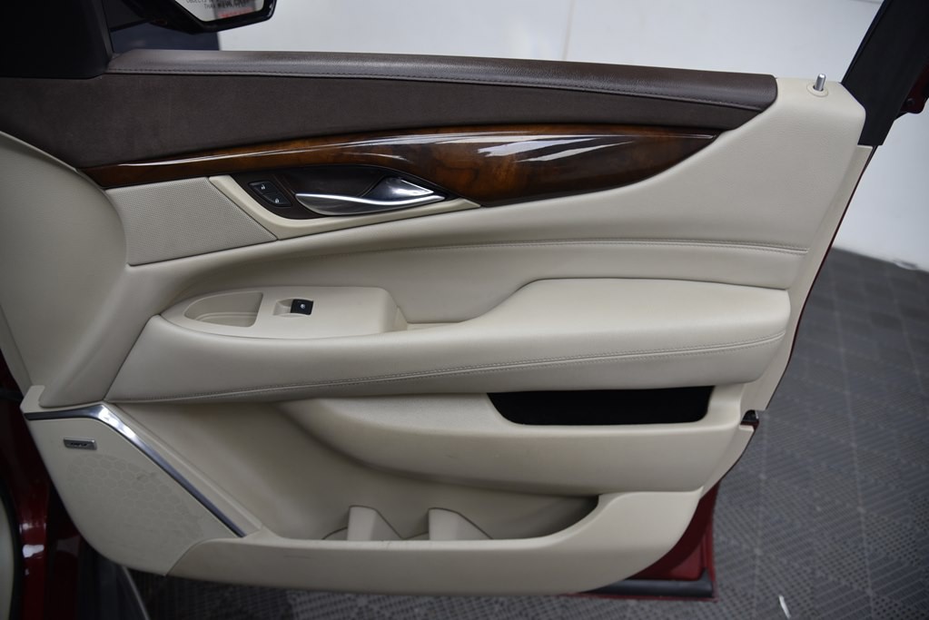 2017 Cadillac Escalade Image 38