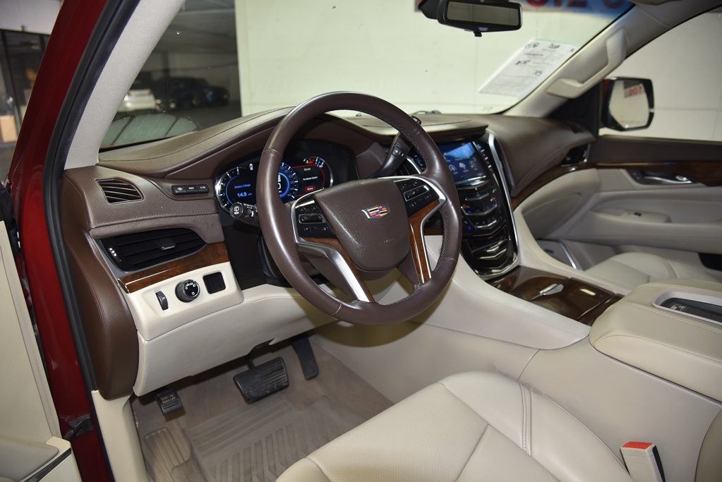 2017 Cadillac Escalade Image 39