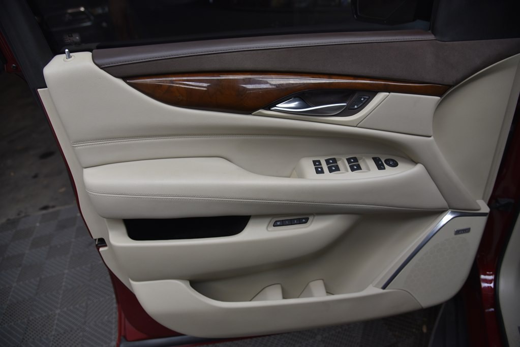2017 Cadillac Escalade Image 41
