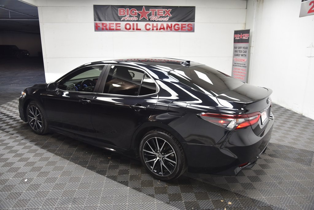 2021 Toyota Camry Image 3