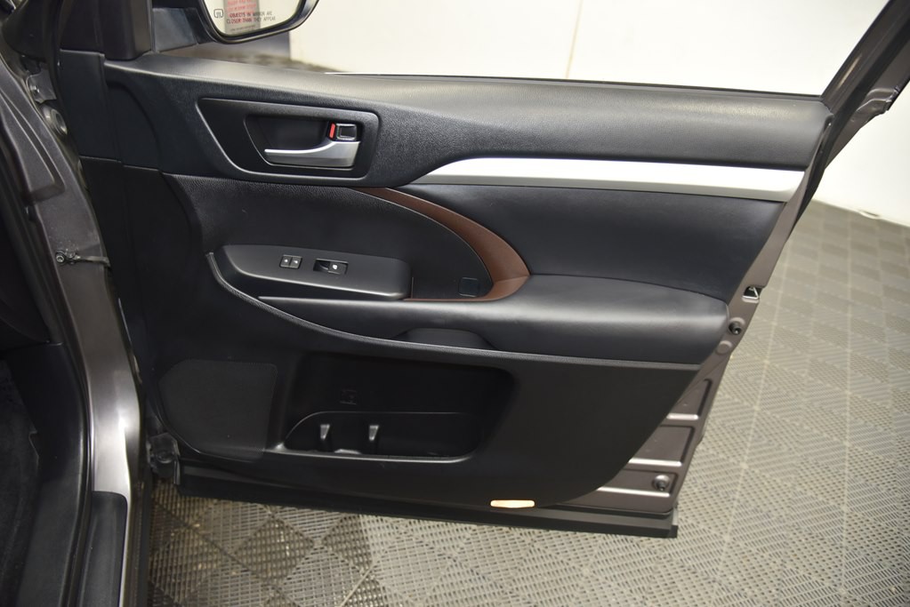 2019 Toyota Highlander Image 32