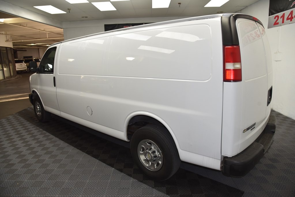 2014 Chevrolet Express Image 3