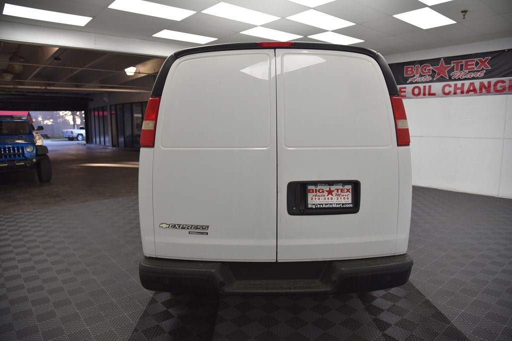 2014 Chevrolet Express Image 4