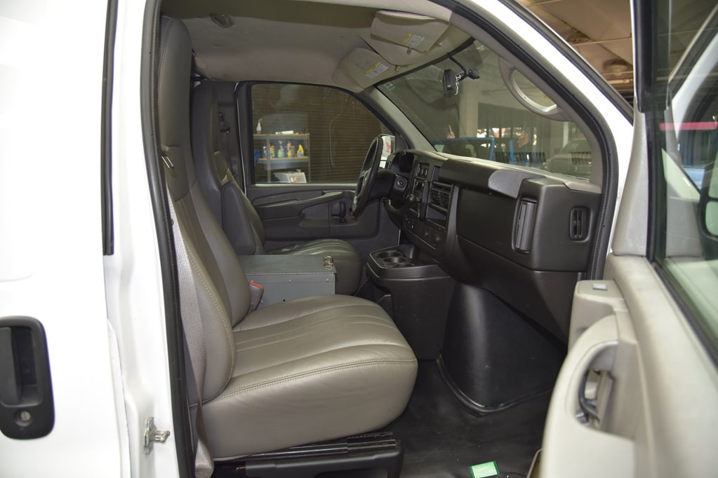 2014 Chevrolet Express Image 9