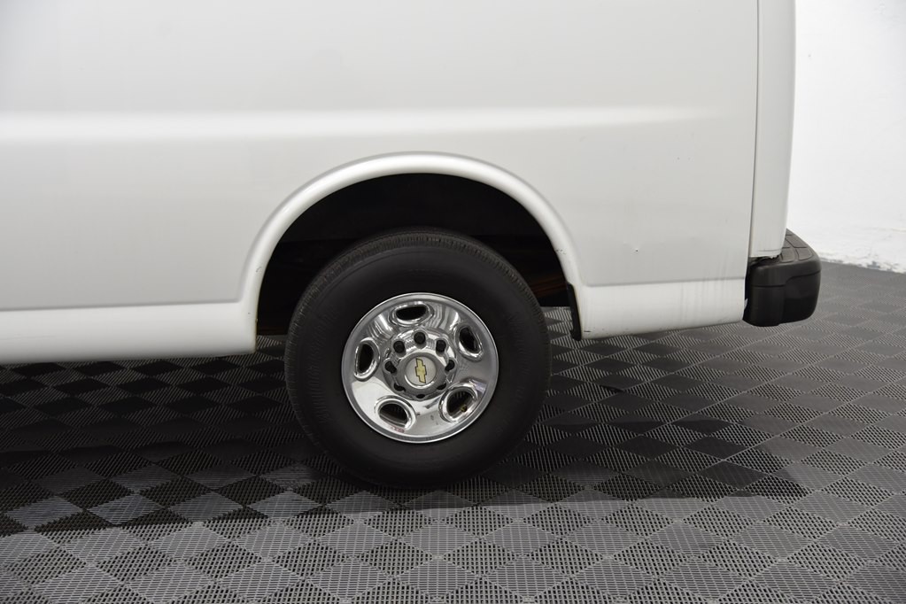 2014 Chevrolet Express Image 17